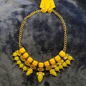 Statement necklace/matching earrings